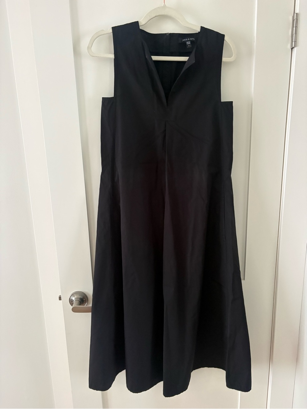 Judith & Charles Black Sleeveless 100% cotton midi dress closet staple Size 2